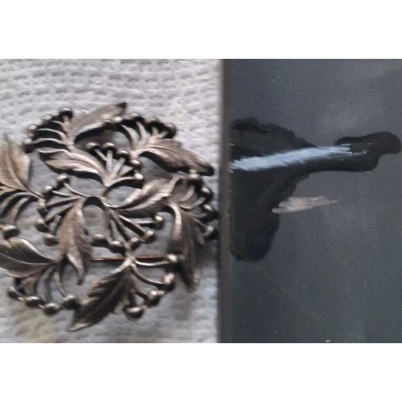 Vintage Brooch Sterling Silver Leaves w/ Berries Detailed Open Metal Work Patia - Picture 8 of 8